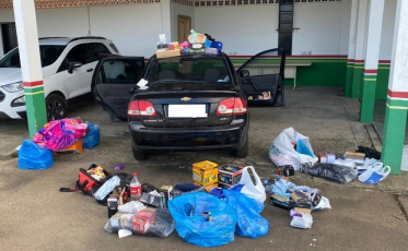 Carro com placas de Criciúma é abordado com R$ 25 mil em itens contrabandeados 