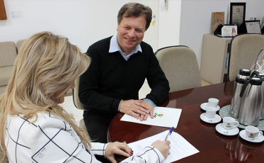 Unesc e prefeitura de Içara firmam primeiro convênio corporativo