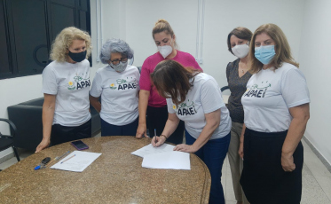 Governo de Içara assina convênio de R$ 350 mil com Apae