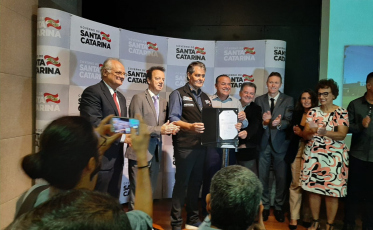 Neguinho assina convênio com o Estado para equipar UPA