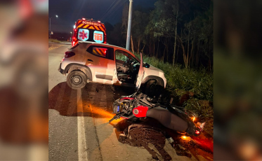 Motociclista de 21 anos morre em acidente e motorista foge do local em Içara