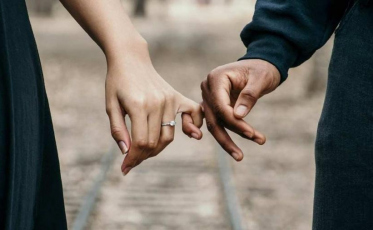 Quais são as cinco linguagens do amor e como identificar a sua