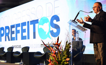 Presidenciáveis no Congresso dos Prefeitos em Florianópolis (AO VIVO)