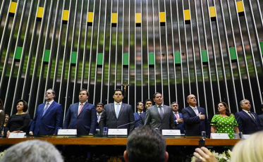 Em mensagem ao Congresso, Bolsonaro propõe uma nova Previdência