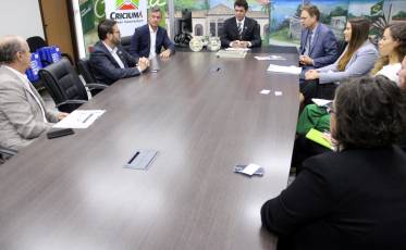 Consulado busca cidade-irmã para Criciúma nos Estados Unidos