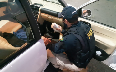 Na BR-101, dupla apanhada com 680 gramas de cocaína