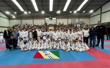 Cocal do Sul garante 33 medalhas no Campeonato Estadual de Karatê Escolar
