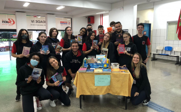 Alunos do Colégio Universitário trocam experiências sobre livros e promovem debates