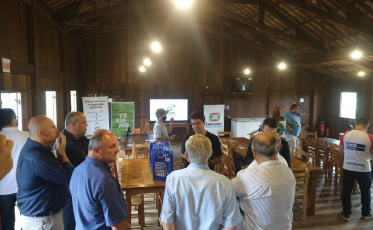 Clésio Salvaro concede coletiva a imprensa (VÍDEO)