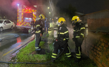 Motocicleta pega fogo após acidente em Criciúma