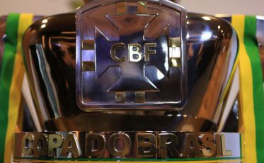 Grêmio recebe o Furacão pela semifinal da Copa do Brasil