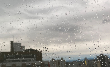 Calor de quase 30°C chega acompanhado de chuva em SC; confira a previsão