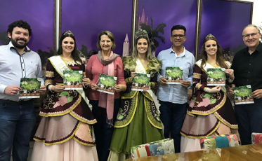 Corte da Festa do Vinho 2019 visita prefeituras da região