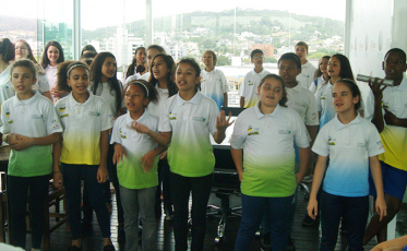 Bairro da Juventude agradece apoio com música