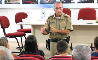 Coronel Araújo Gomes fará palestra em Criciúma na segunda-feira
