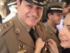 Coronel Cabral recebe medalha por 30 anos de serviços na PM