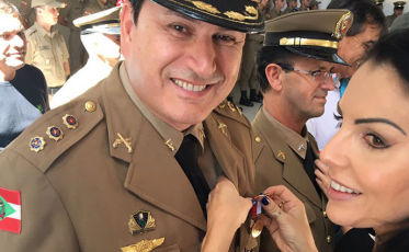 Coronel Cabral recebe medalha por 30 anos de serviços na PM