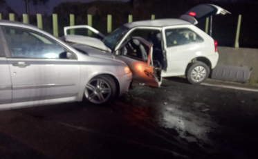 Içara: colisão frontal deixa duas pessoas feridas na BR-101