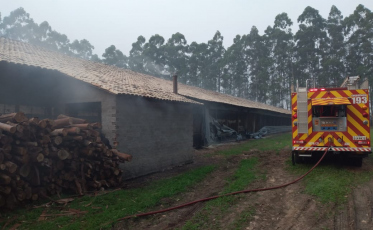 Aviário pega fogo em Araranguá