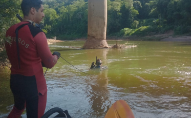 Bombeiros encontram o corpo de jovem desaparecido em rio de Orleans