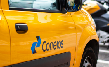 Descontos de até 90%: veja como negociar dívidas da Serasa nas agências dos Correios