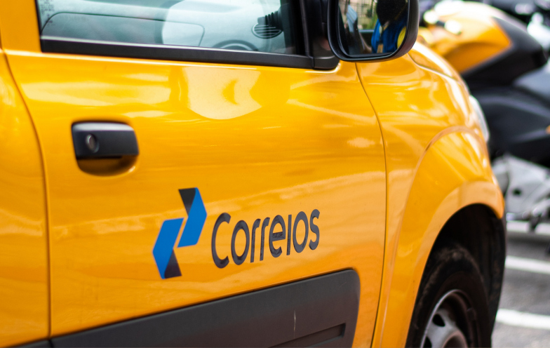 Novo Desenrola permite negociar dívidas da Serasa com até 90% de desconto nos Correios