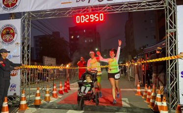 Corrida do Fogo em Criciúma reúne mais de 400 atletas nas ruas da cidade