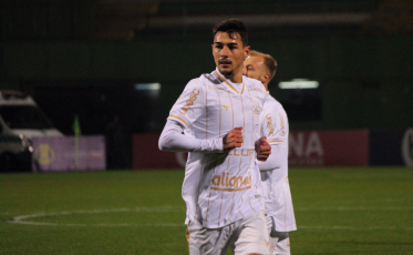 Claudinho na mira do Internacional