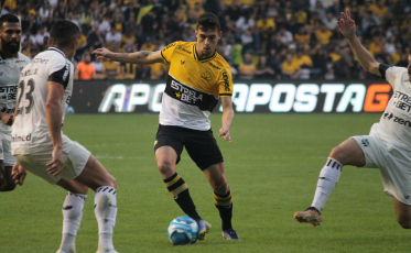 Renovação de Claudinho: “Ele tem que resolver a vida dele com o clube”, diz Tencati