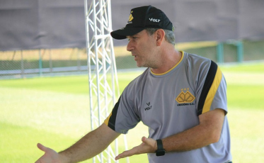 Tencati começa a encaminhar o time que enfrenta o Bahia