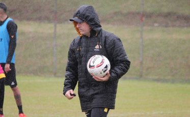 Tigre viaja com dúvida no meio-campo