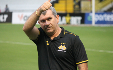 Cláudio Tencati no palco do Empreende SC