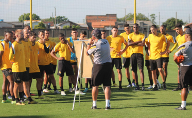 Em pausa no estadual, Tencati quer fazer jogo-treino para ajustar o ataque