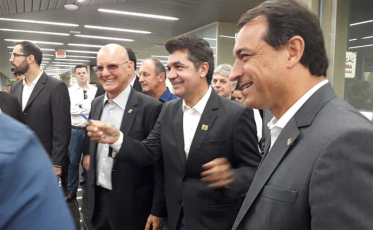 Governador em reunião com Salvaro e lideranças do Sul