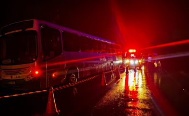 Colisão entre moto e ônibus mata jovem de 21 anos em em Forquilhinha