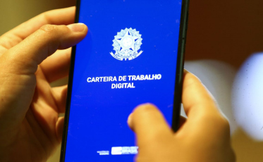 IBGE: desemprego cai para 9,8% e rendimento fica estável