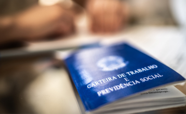 Santa Catarina reduz desemprego e lidera ranking nacional em 2026