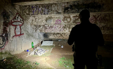 Içara: força-tarefa do Creas, Defesa Civil e PM abordam pessoas em situação de rua