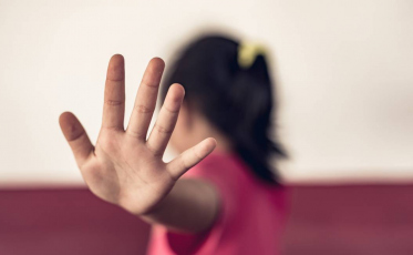 Diretora é condenada por omitir casos de estupro contra alunas em escola no Sul de SC