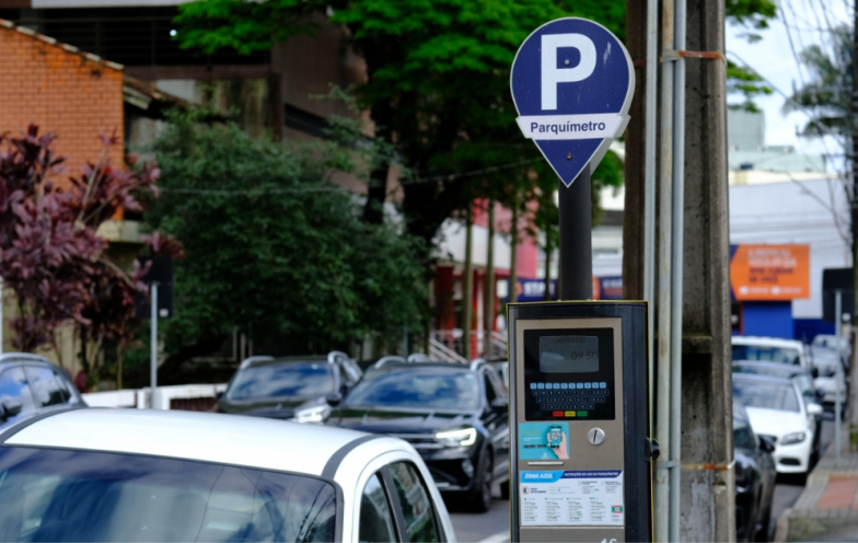 Ruas residenciais podem sair do estacionamento rotativo de Criciúma
