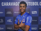 Daniel Limão assina primeiro contrato profissional com o Caravaggio