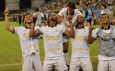     Time de SC pode fechar o turno com campanha histórica na Série B