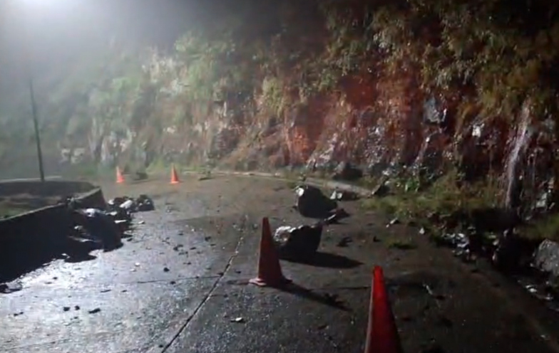 Chuva provoca queda de barreira na Serra do Rio do Rastro