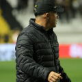 “Não procede”, afirma Eduardo Baptista sobre ida para o Inter