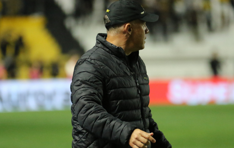 “Não procede”, afirma Eduardo Baptista sobre ida para o Inter