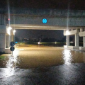 Água bloqueia acesso Norte de Araranguá e interrompe trânsito na BR-101