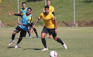 Profissionais x Sub-20: Coletivo termina empatado em 0 a 0