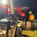 Mulher morre e duas ficam feridas em acidente entre carro e moto em Laguna