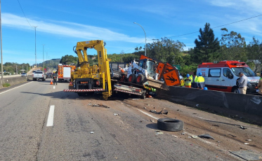 Dois acidentes em sequência na BR-101 deixam quatro feridos e travam o trânsito em Sombrio