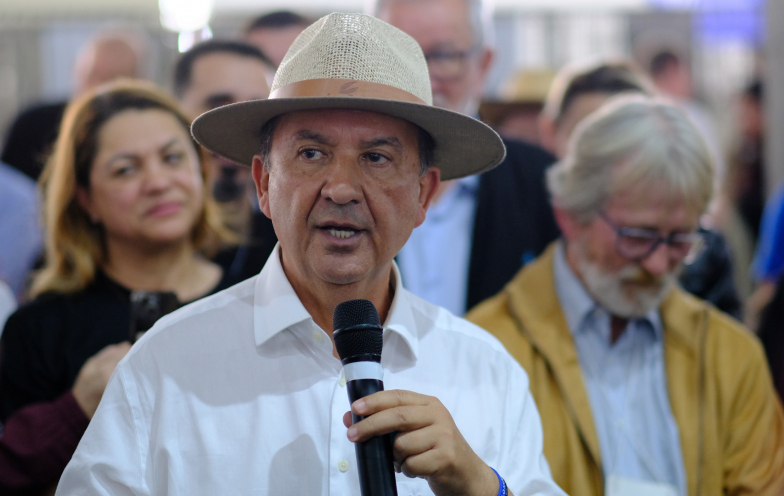 “Aplaudir e prestigiar é uma obrigação nossa”, afirma governador no último dia da AgroPonte